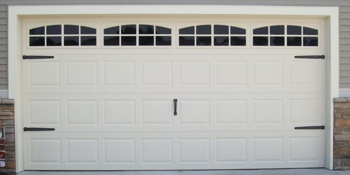 fiberglass-overhead-garage-doors-1024x768